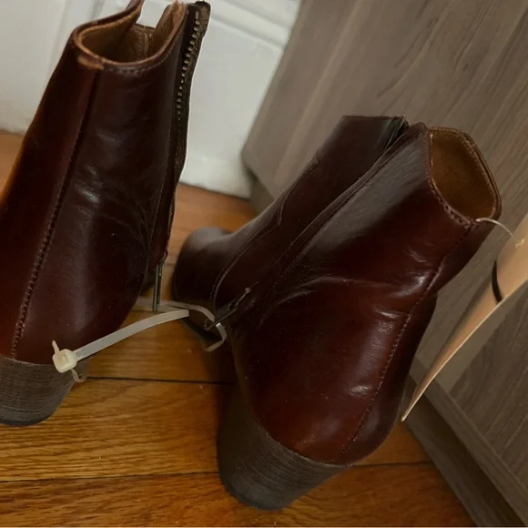 Cognac Leather Ankle Boots Dicker style. BRAND NWT (no box). - Picture 2 of 7